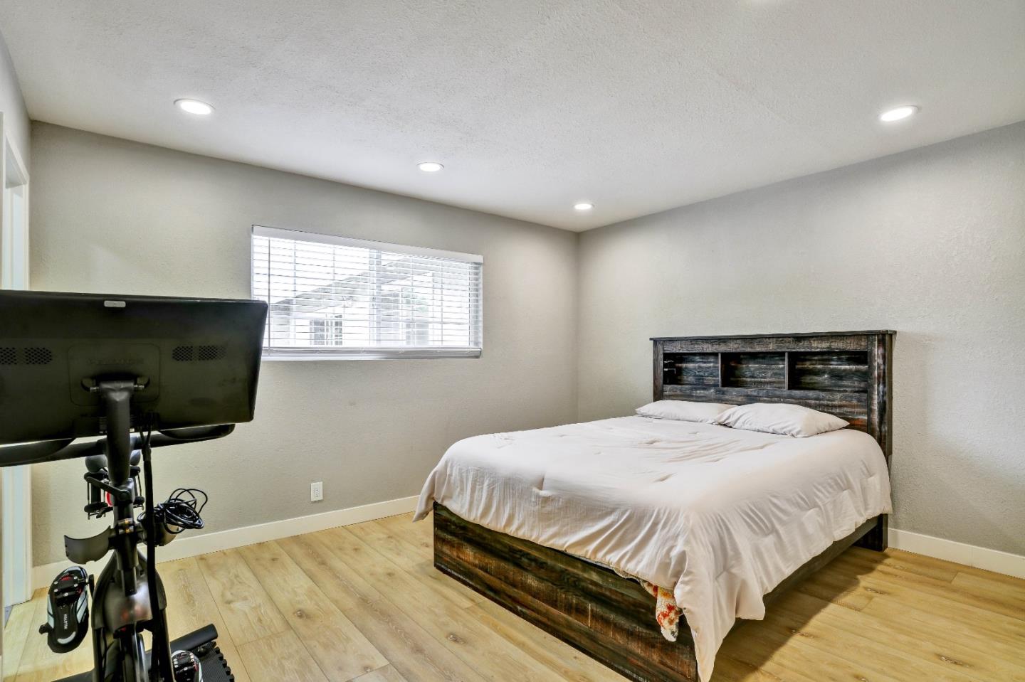 3855 KAUAI DR