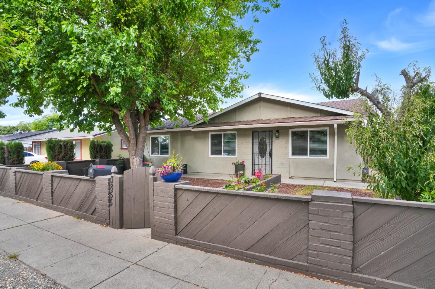 3855 KAUAI DR