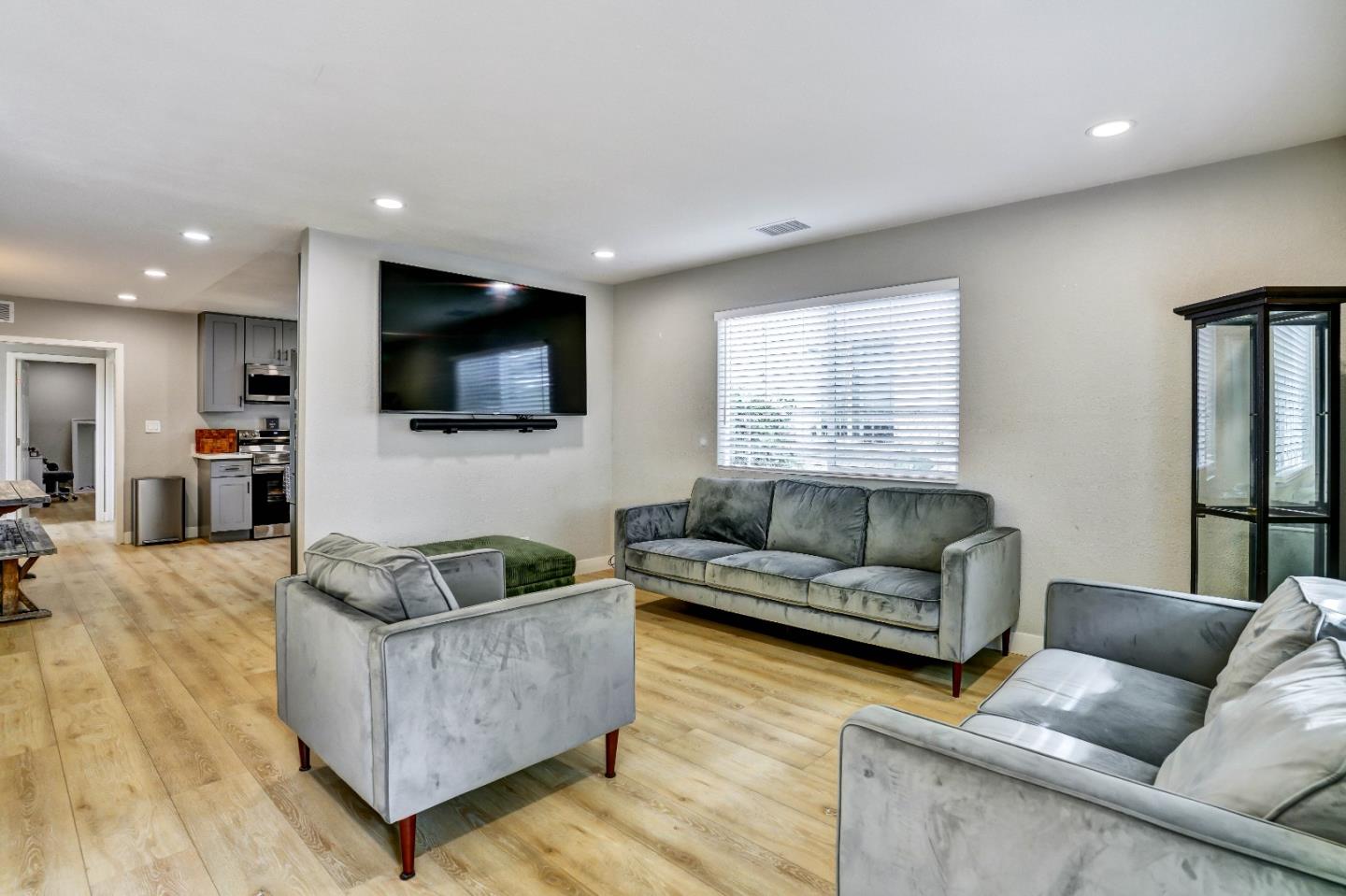 3855 KAUAI DR