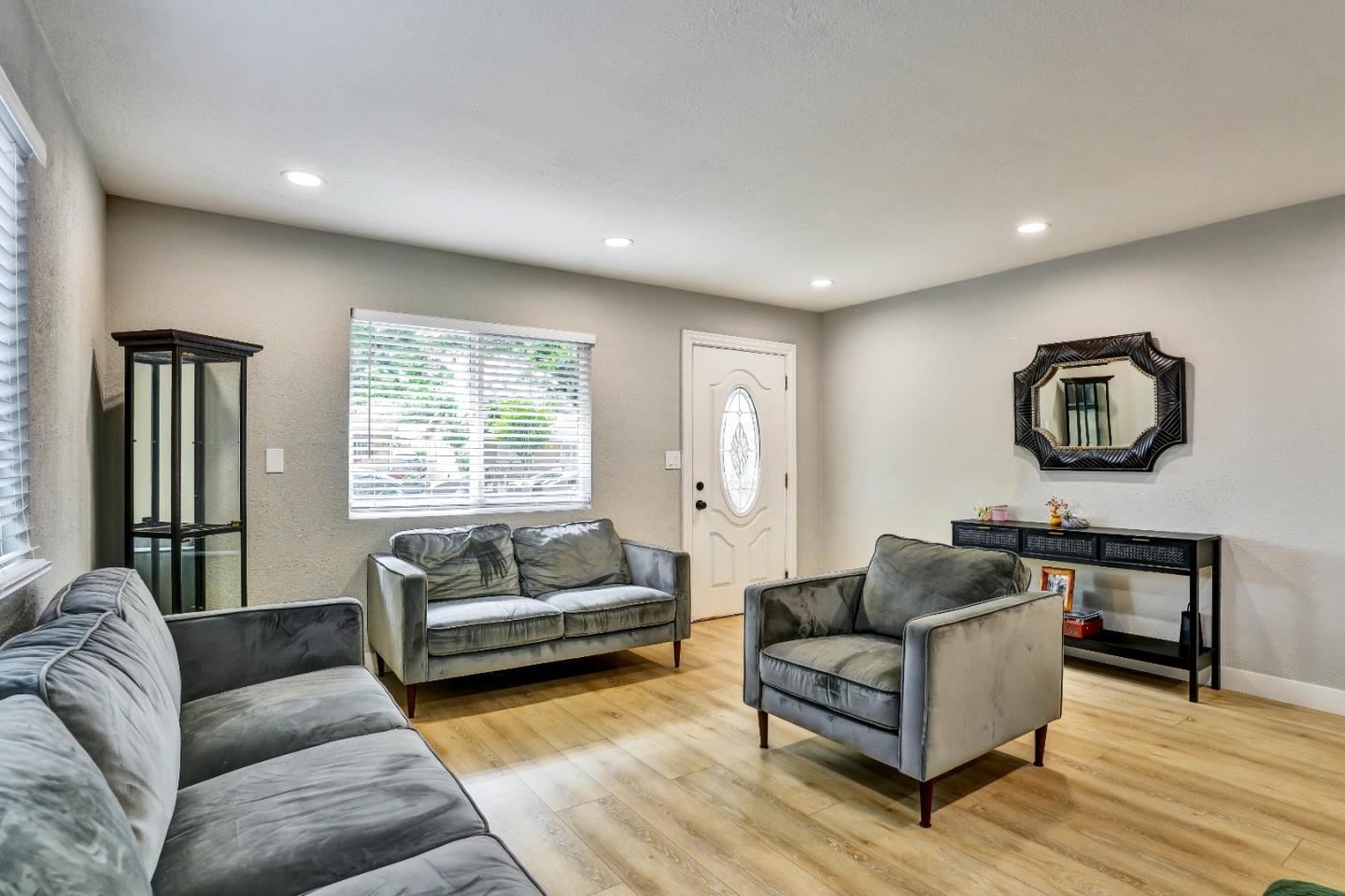 3855 KAUAI DR