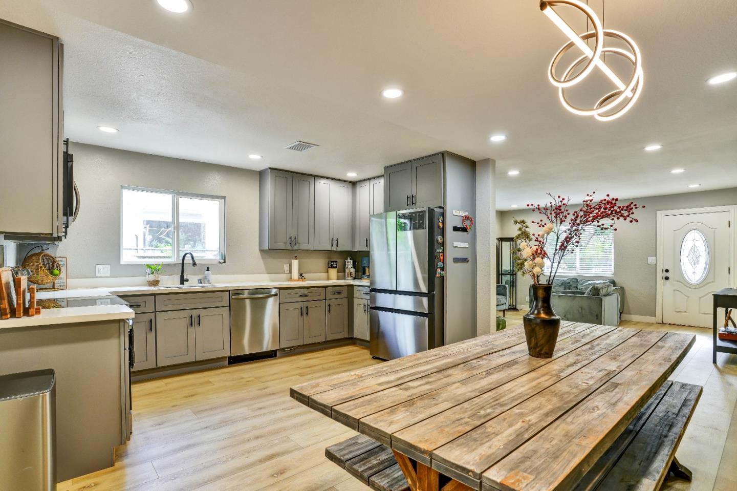 3855 KAUAI DR