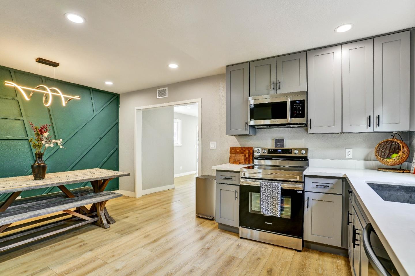 3855 KAUAI DR