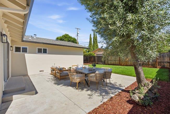 709 Bolivar DR