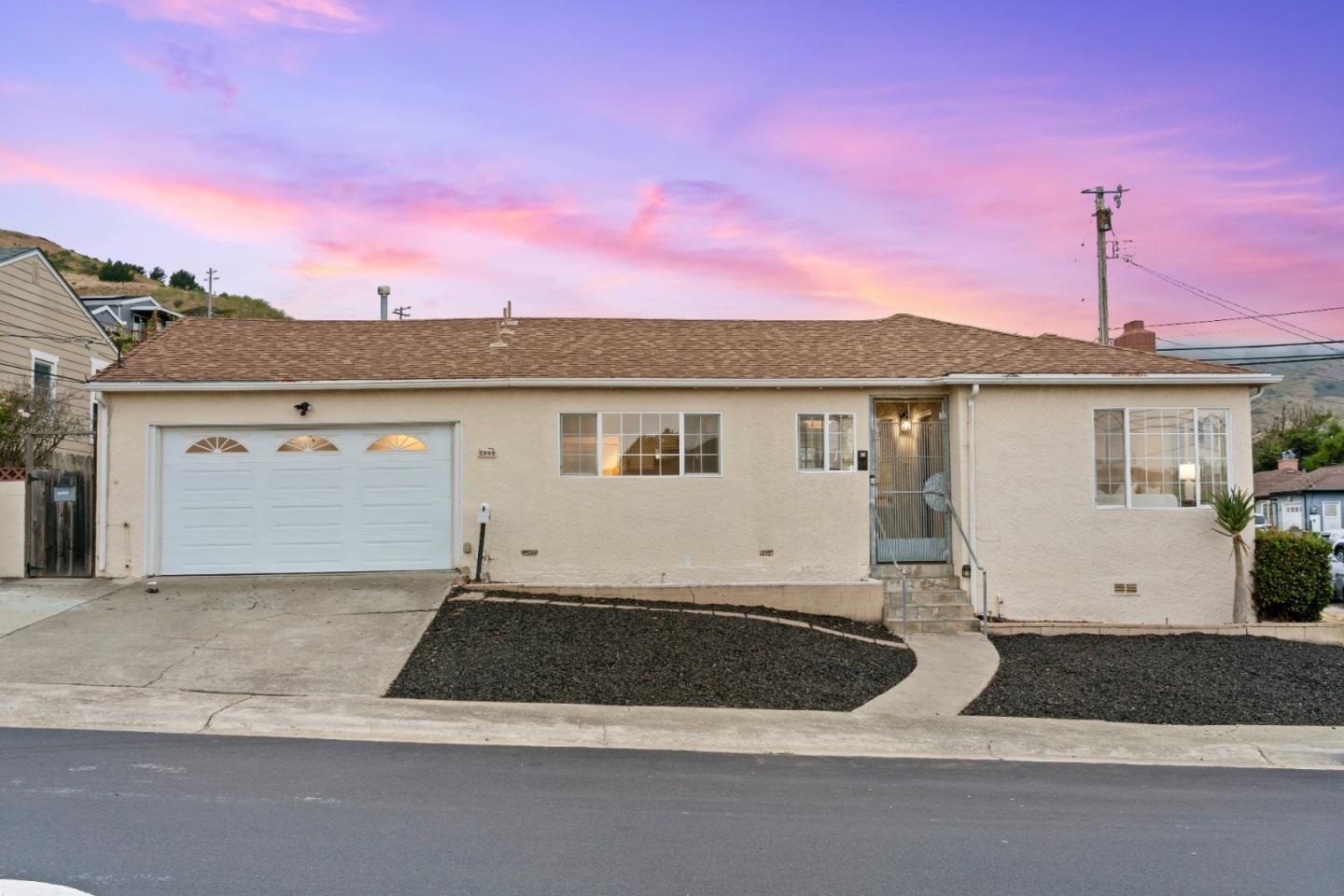 429 Hemlock AVE
