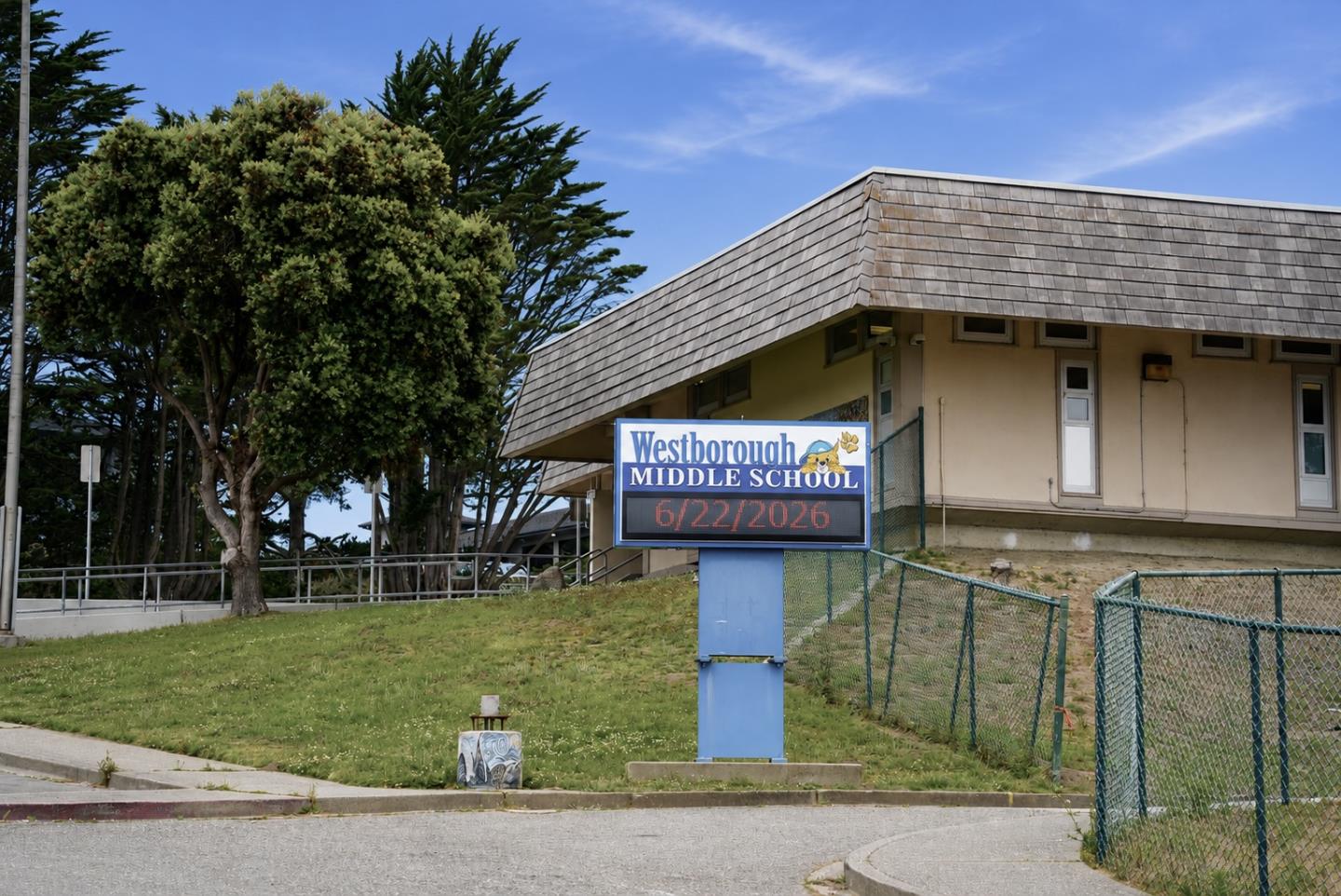 429 Hemlock AVE