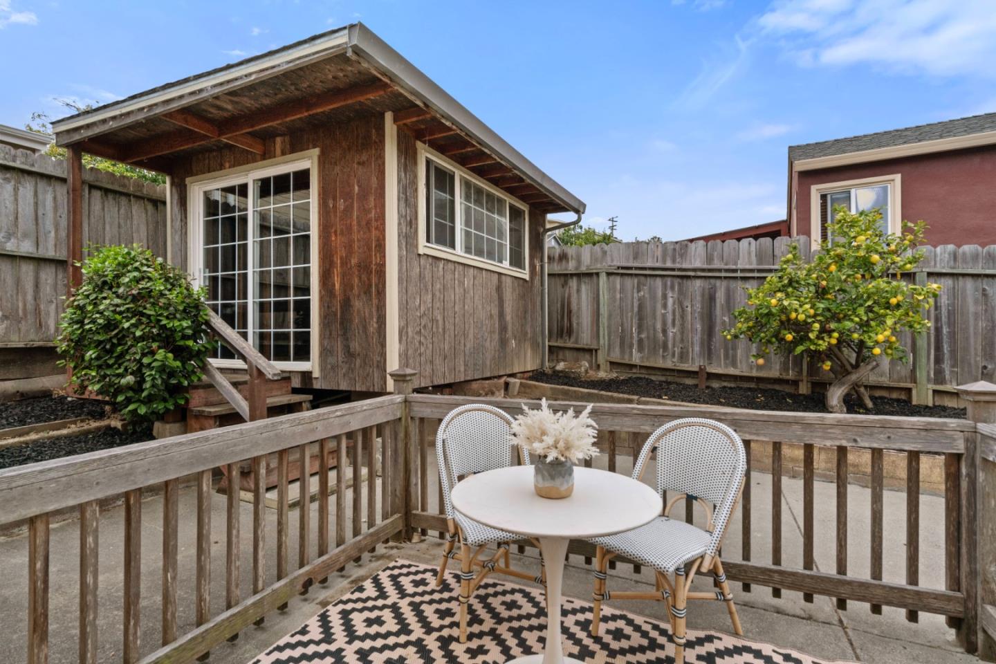 429 Hemlock AVE