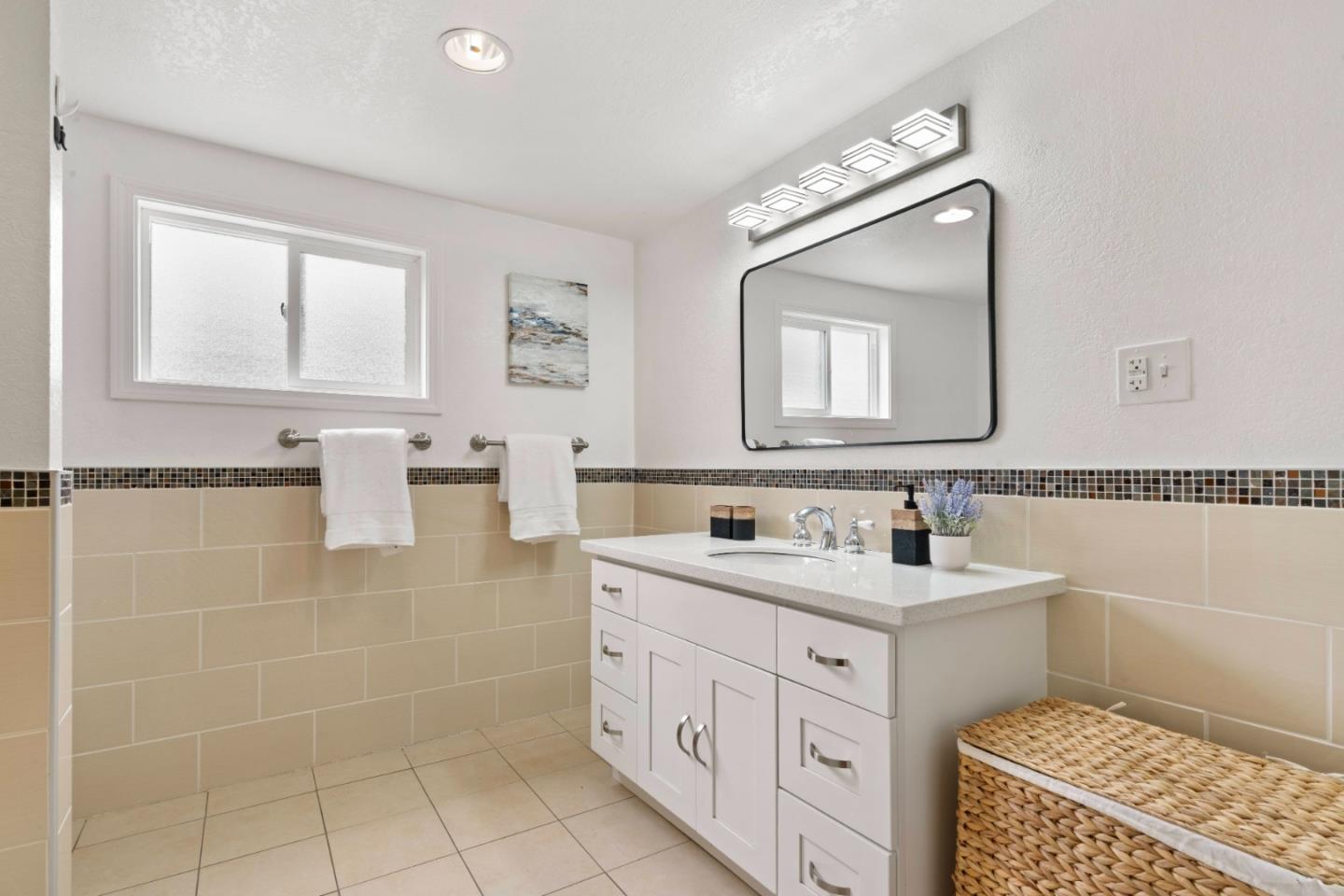 429 Hemlock AVE