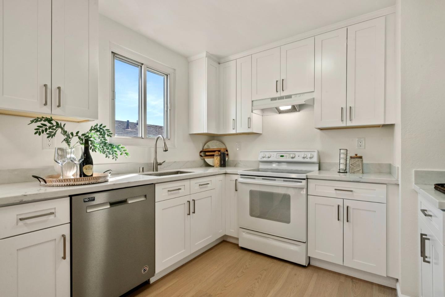964 Gellert BLVD