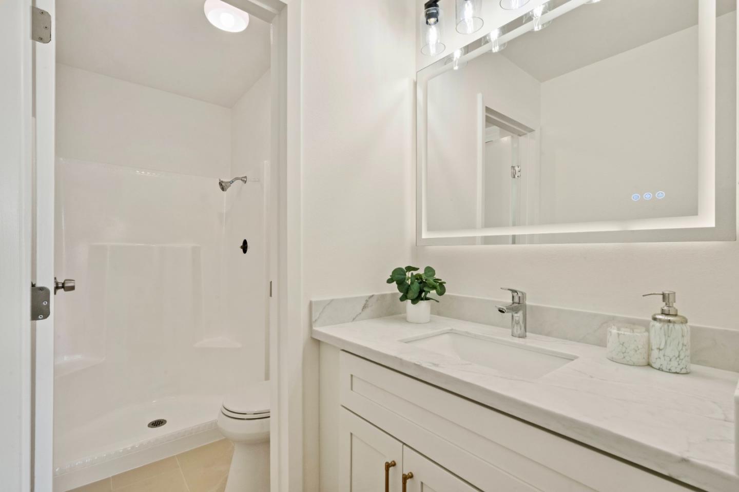 964 Gellert BLVD