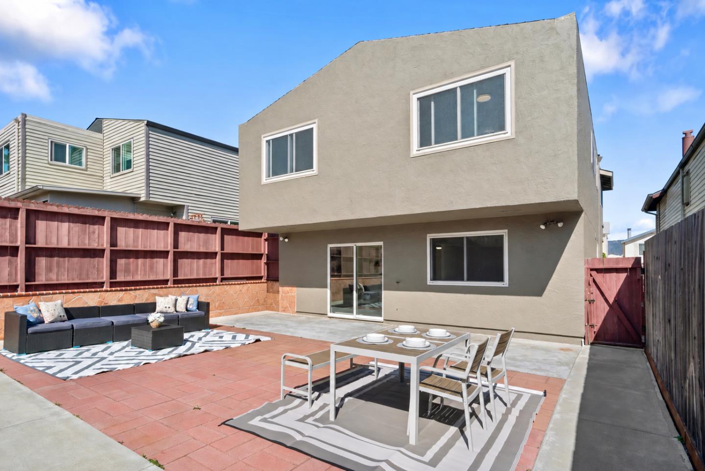 964 Gellert BLVD