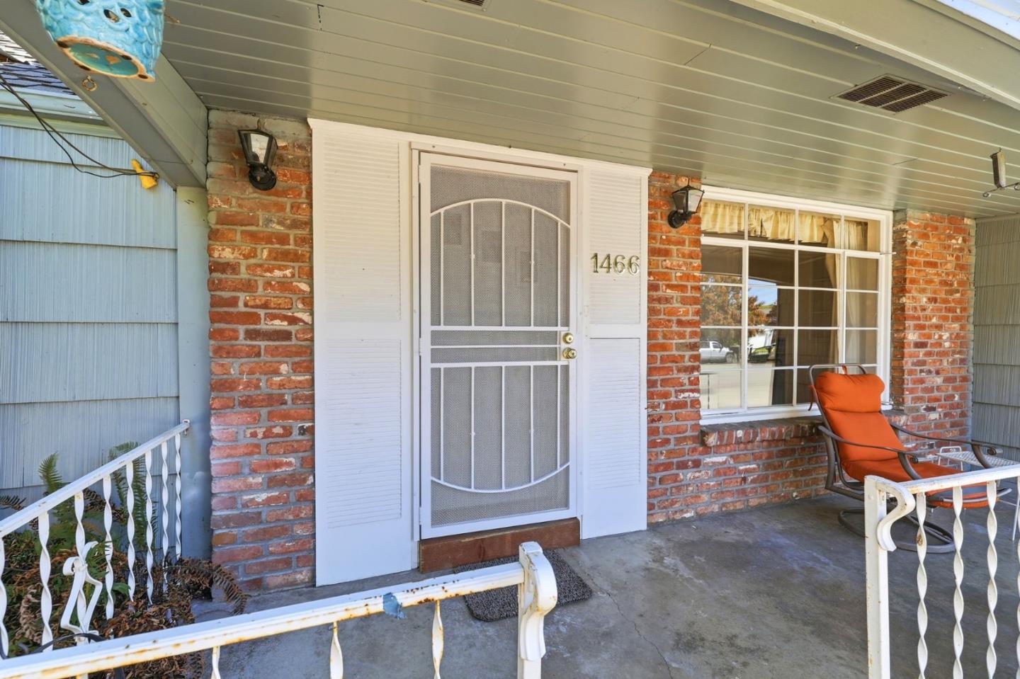 1466 Ben Roe DR