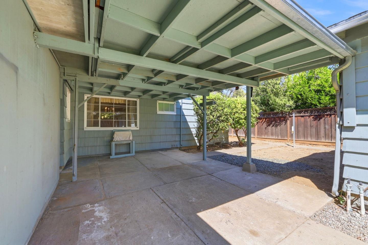 1466 Ben Roe DR