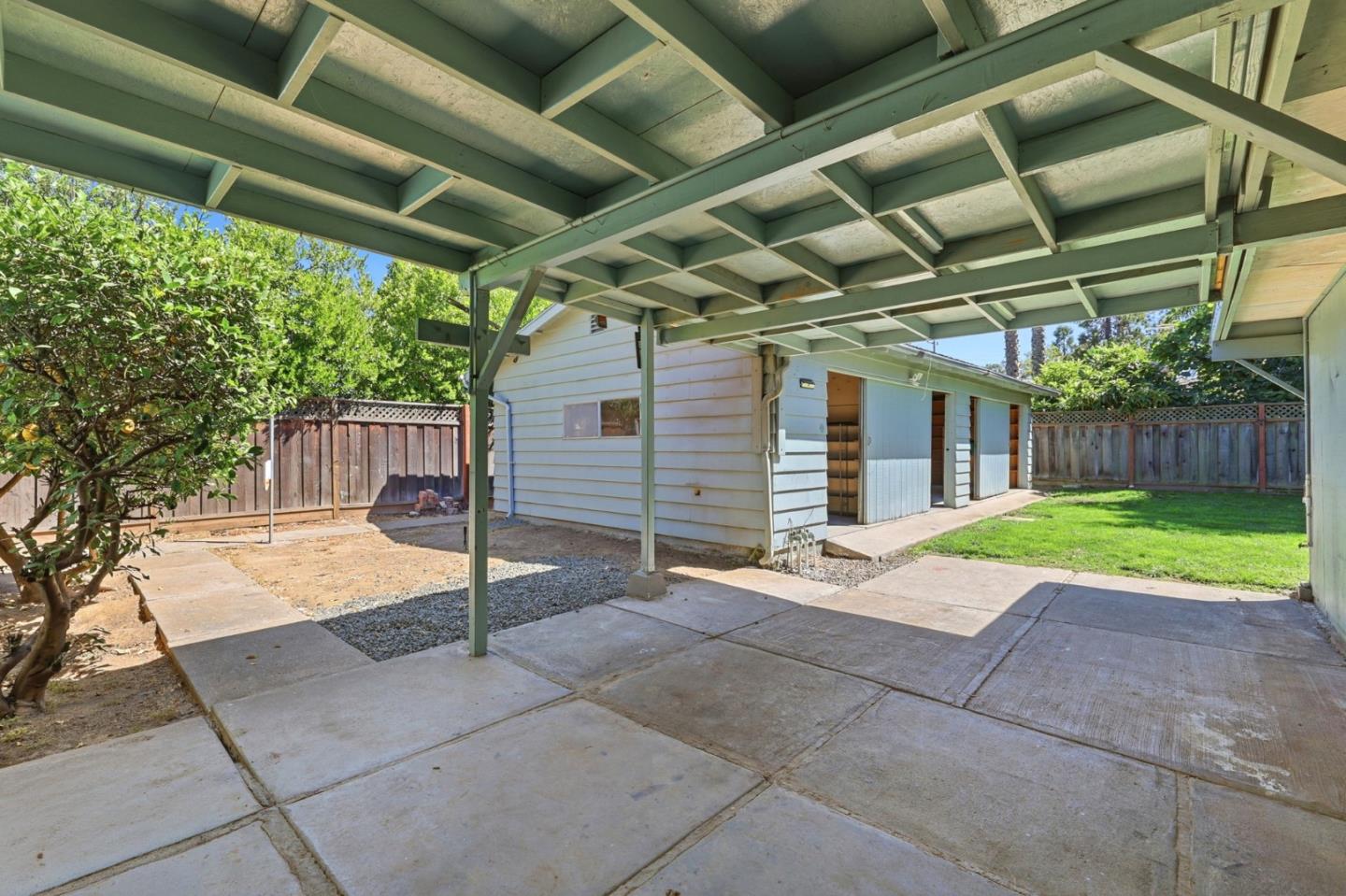 1466 Ben Roe DR