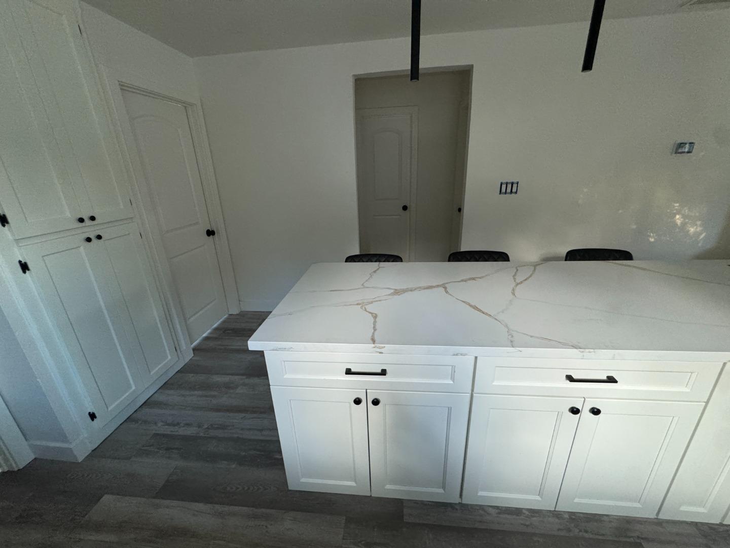 76 Sunset CT