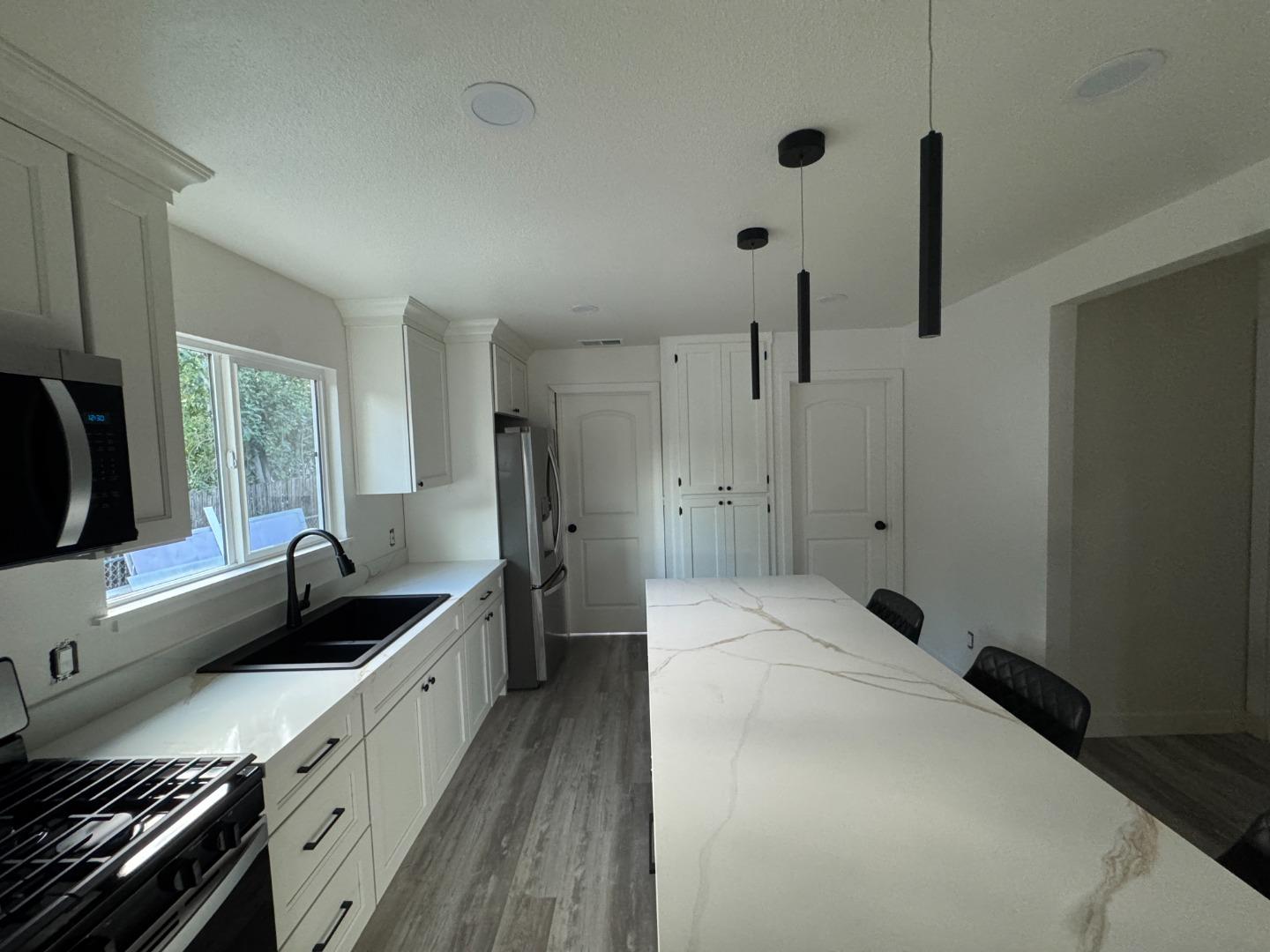 76 Sunset CT