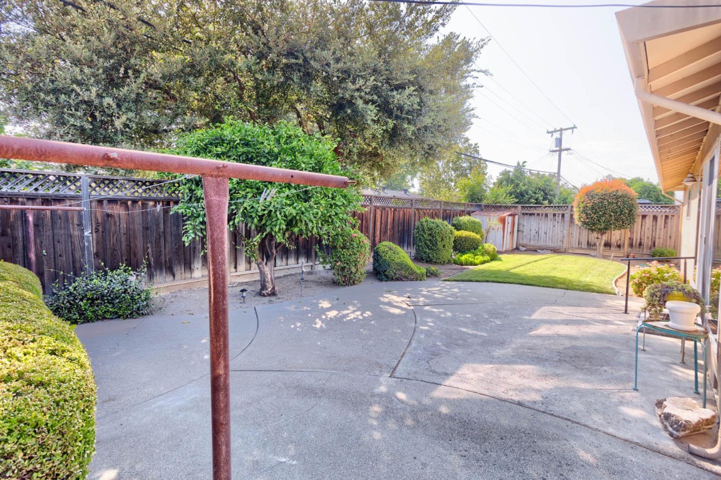 2466 Meridian AVE