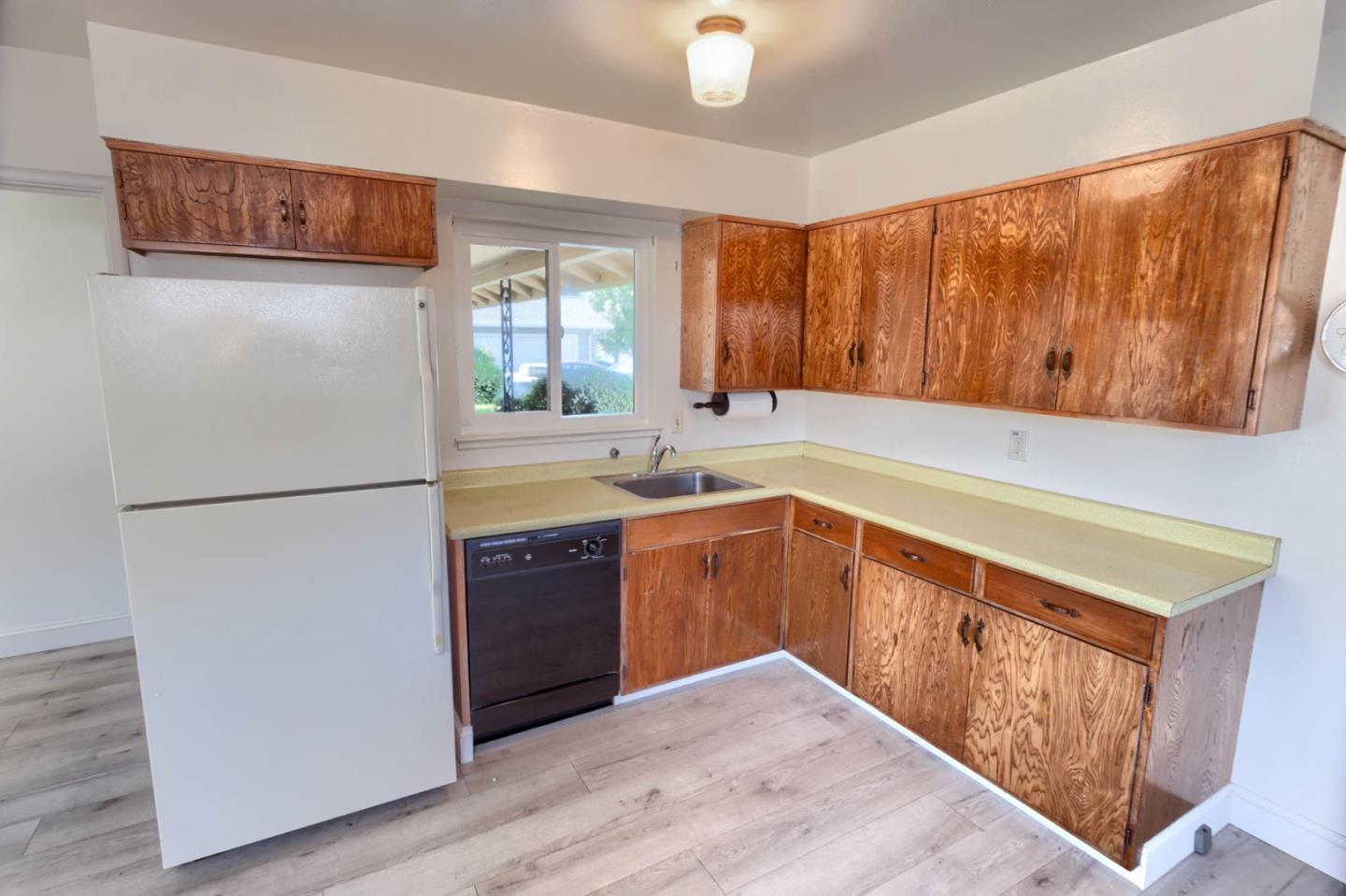 2466 Meridian AVE