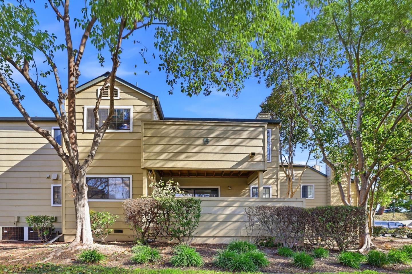 3241 Heather Ridge CT
