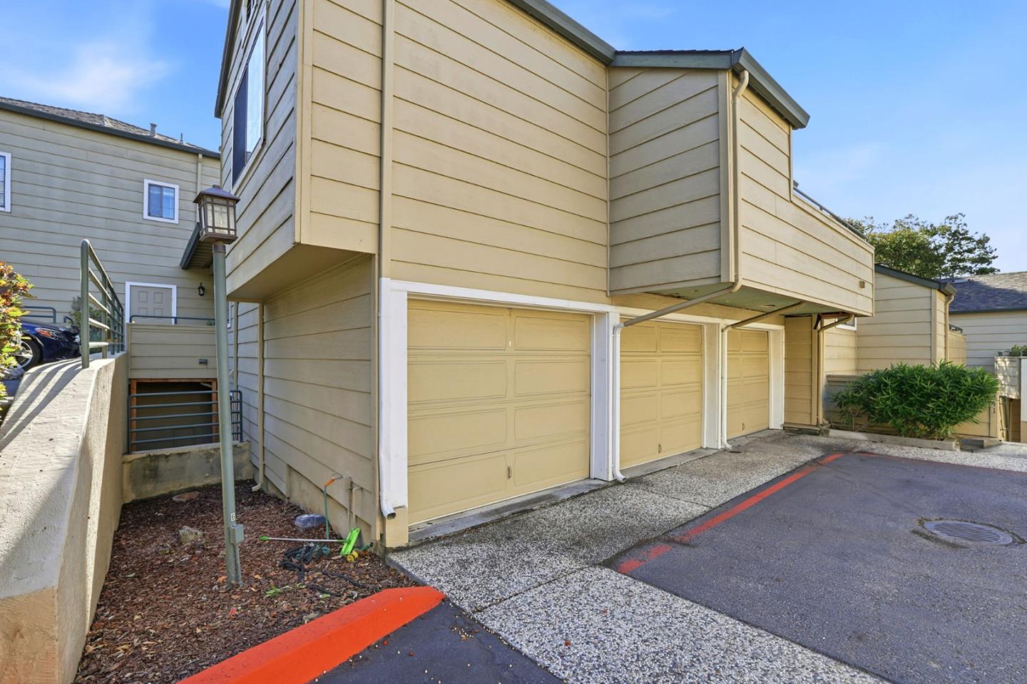 3241 Heather Ridge CT