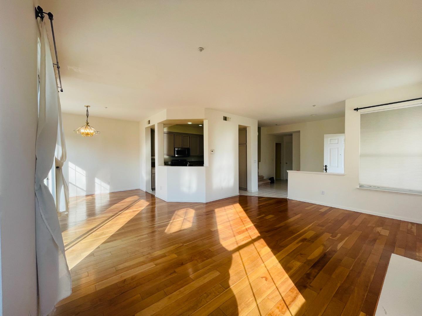 596 Shoal CIR