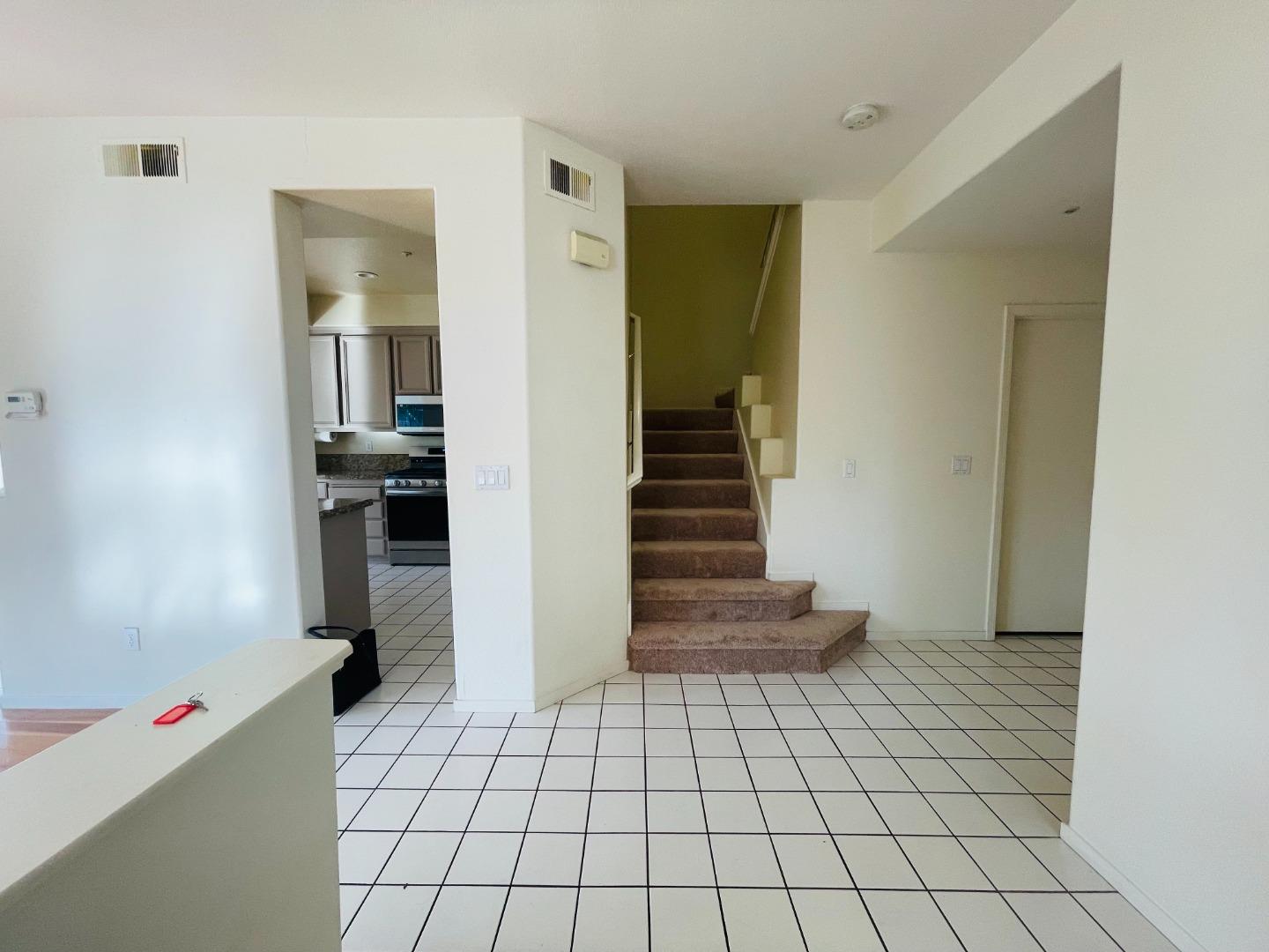 596 Shoal CIR