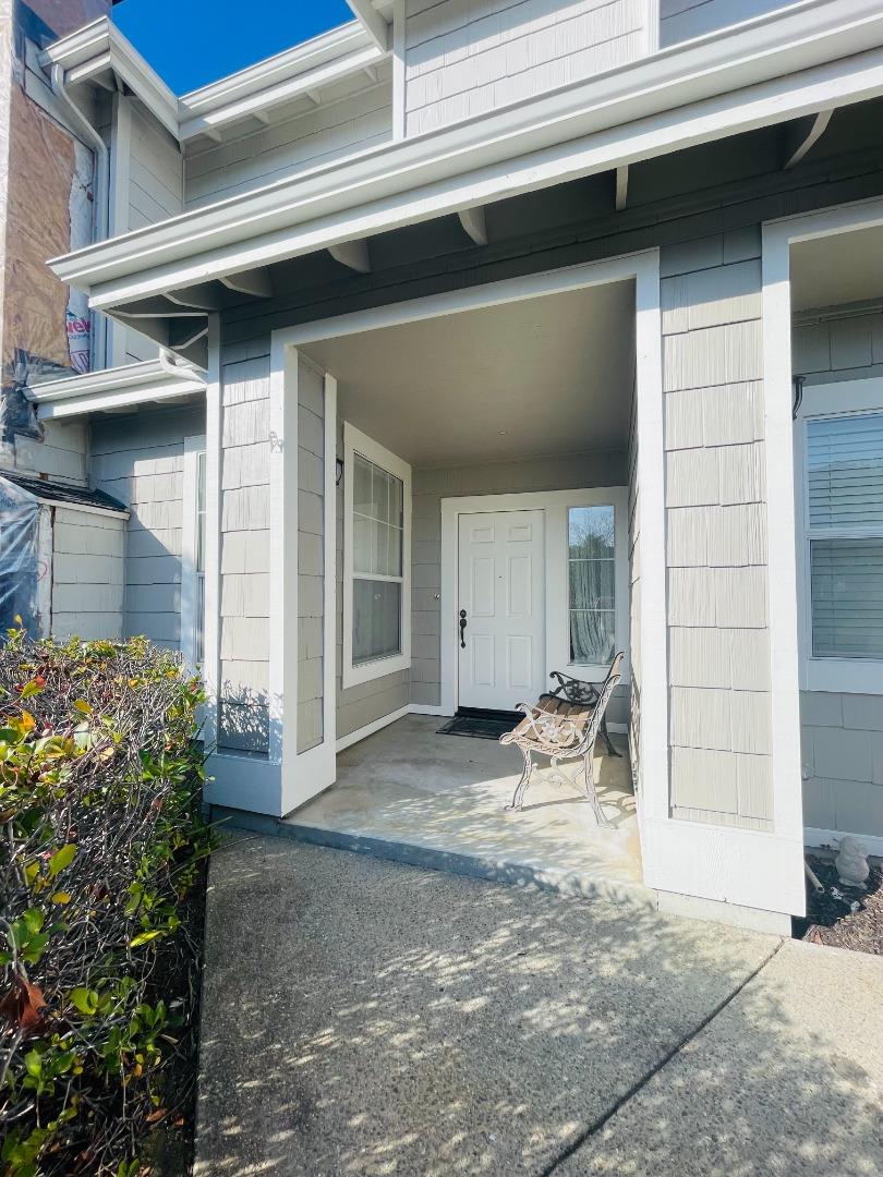 596 Shoal CIR