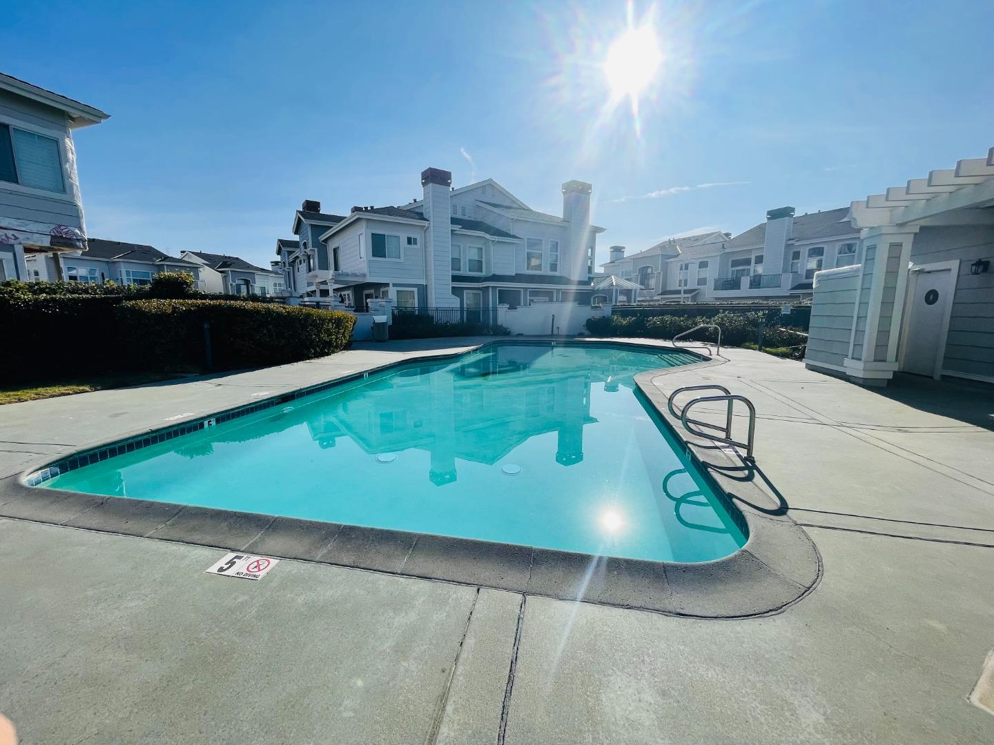 596 Shoal CIR