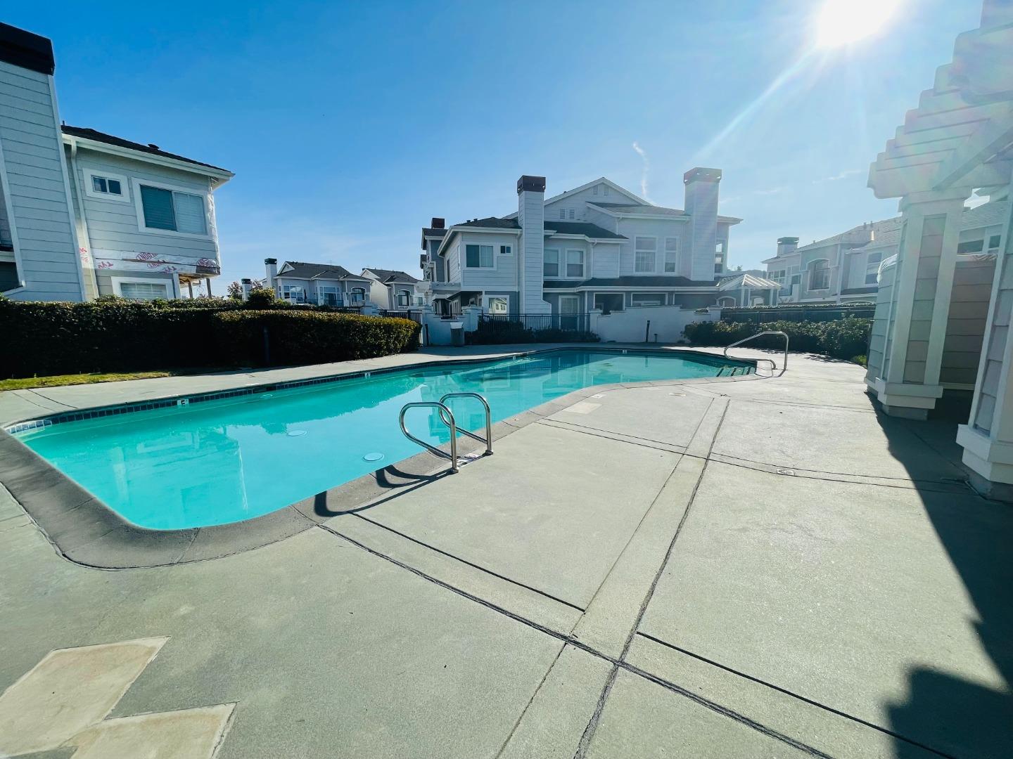 596 Shoal CIR