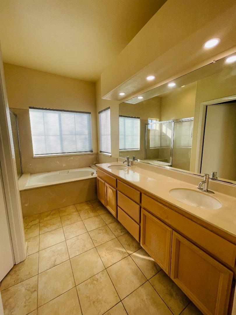 596 Shoal CIR