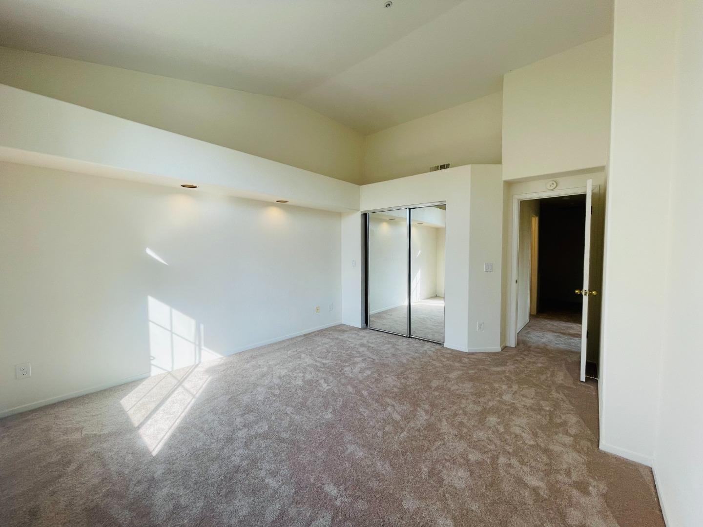 596 Shoal CIR