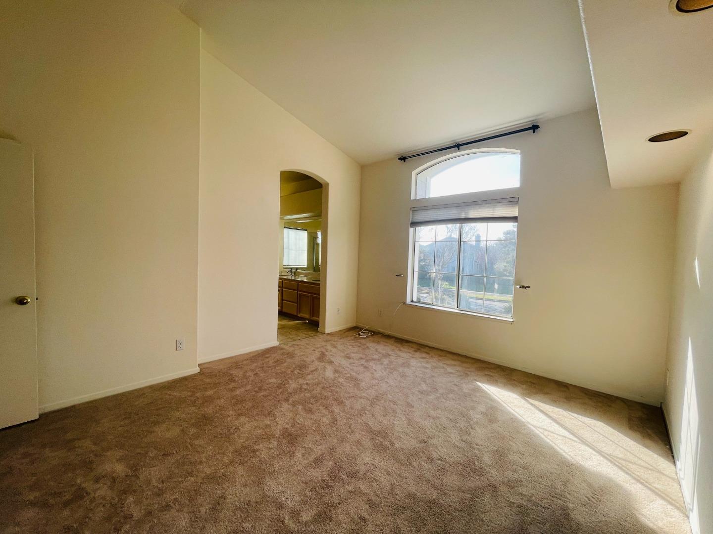 596 Shoal CIR