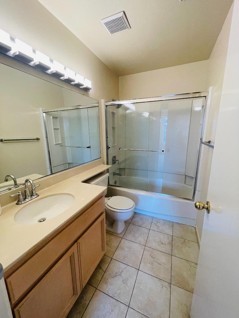 596 Shoal CIR
