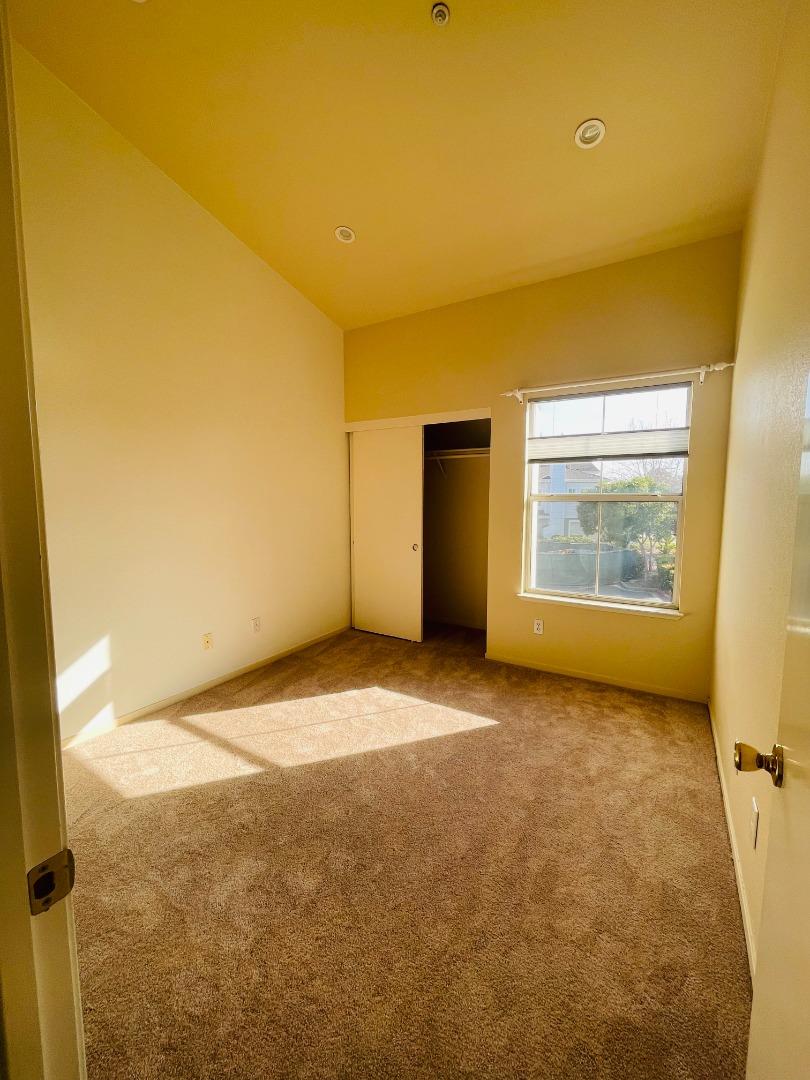 596 Shoal CIR