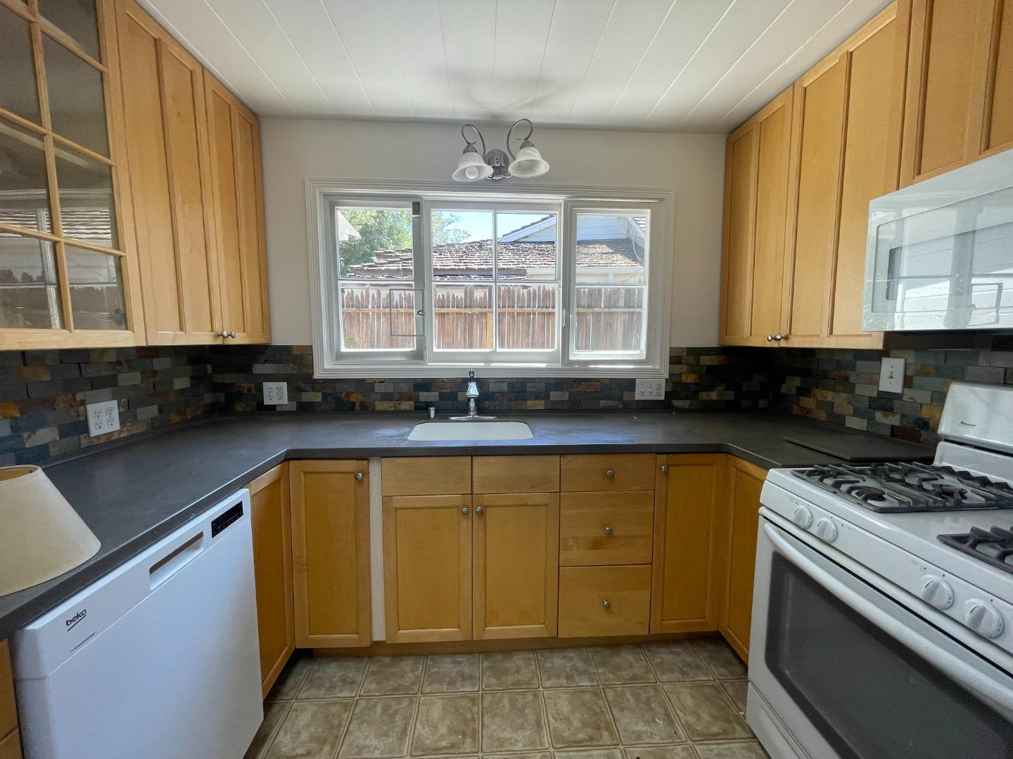 501A Palmer LN