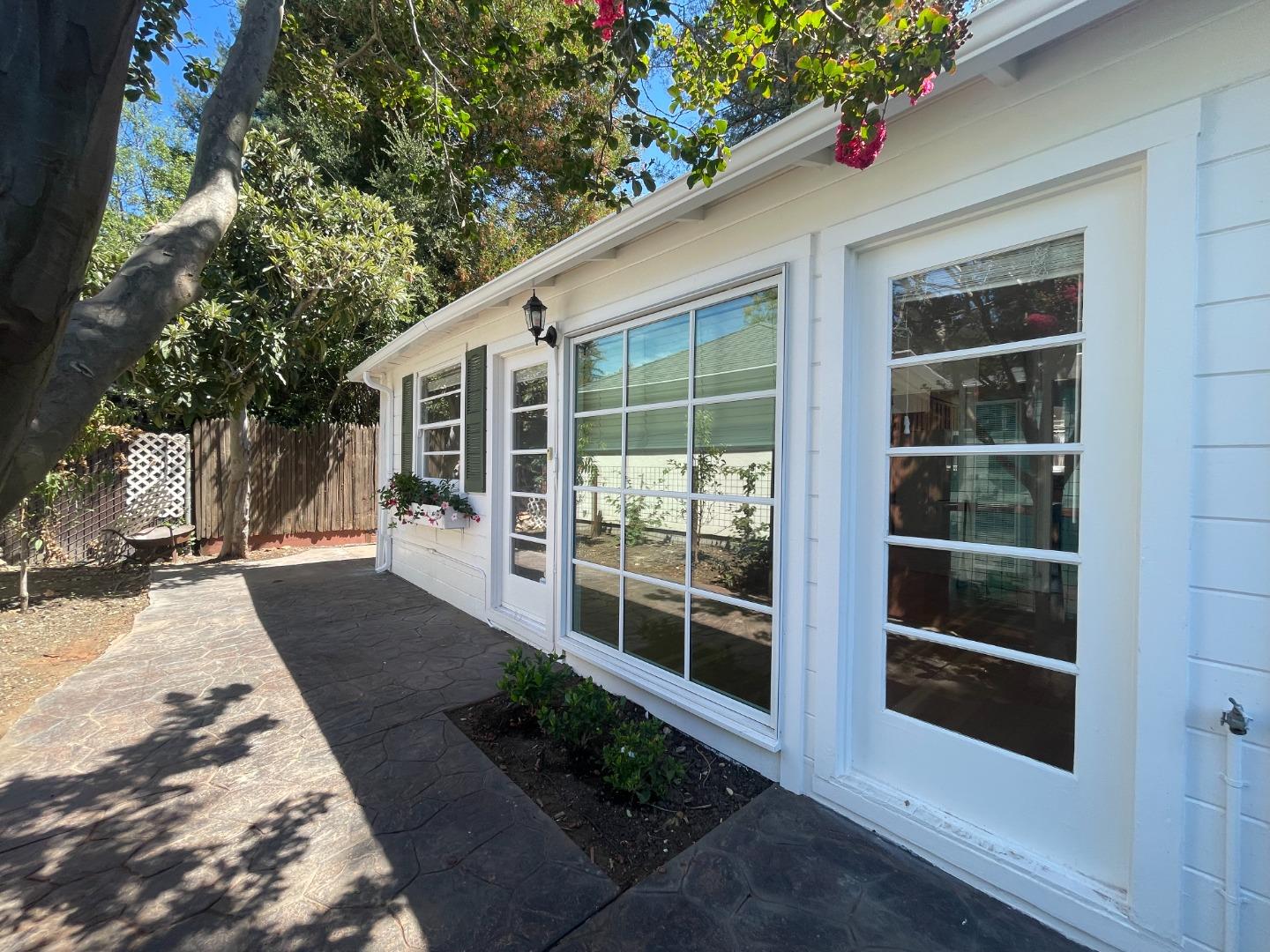 501A Palmer LN