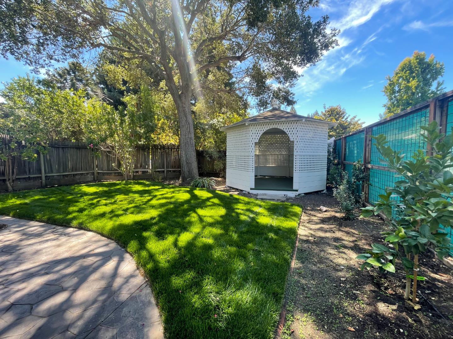 501A Palmer LN