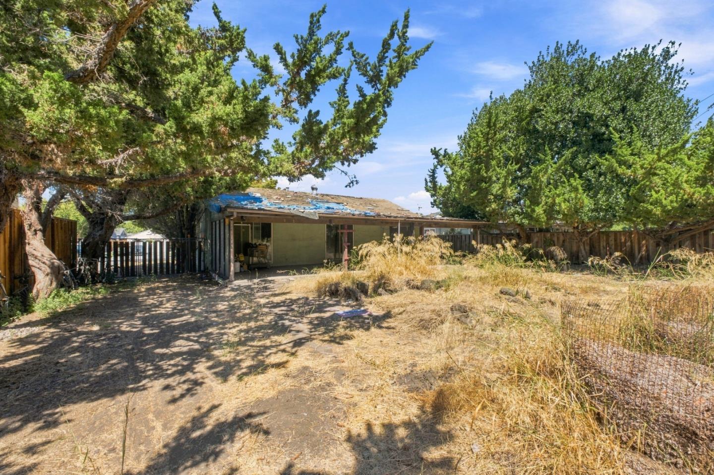 2102 Walnut Grove AVE
