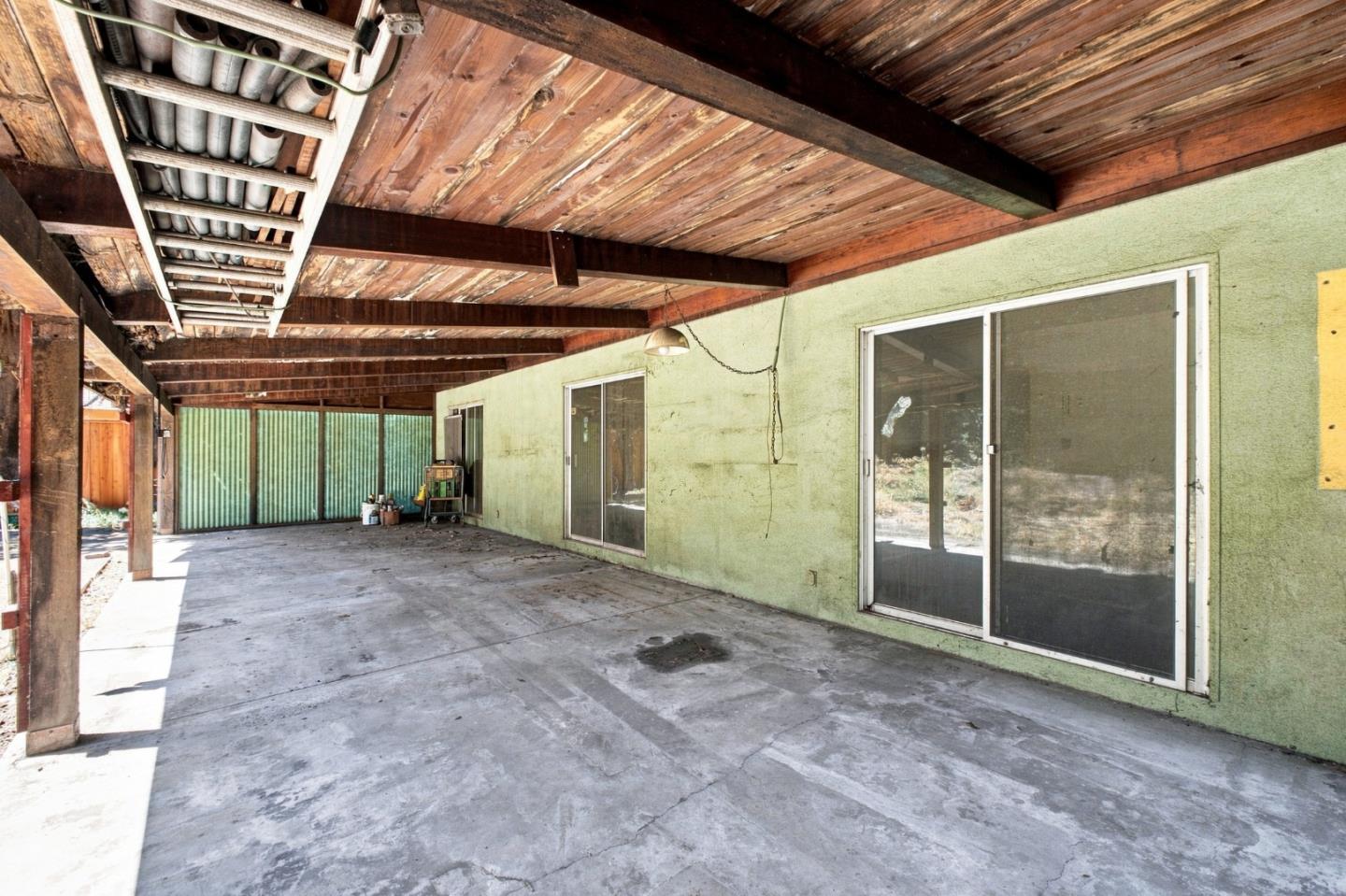 2102 Walnut Grove AVE