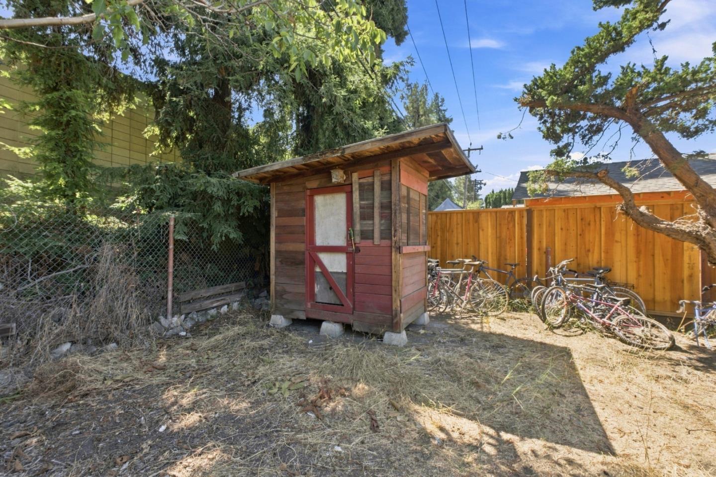 2102 Walnut Grove AVE