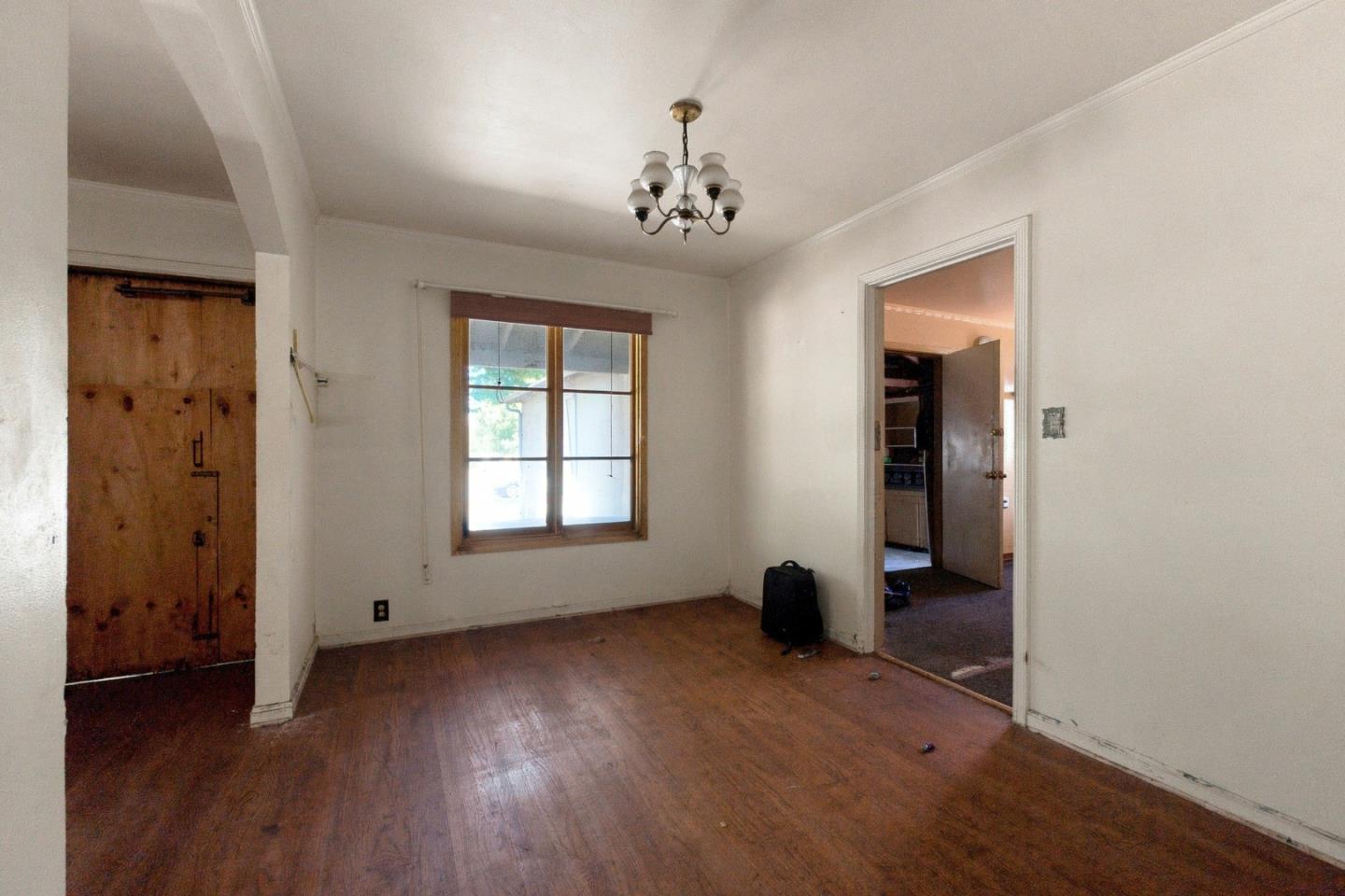 2102 Walnut Grove AVE