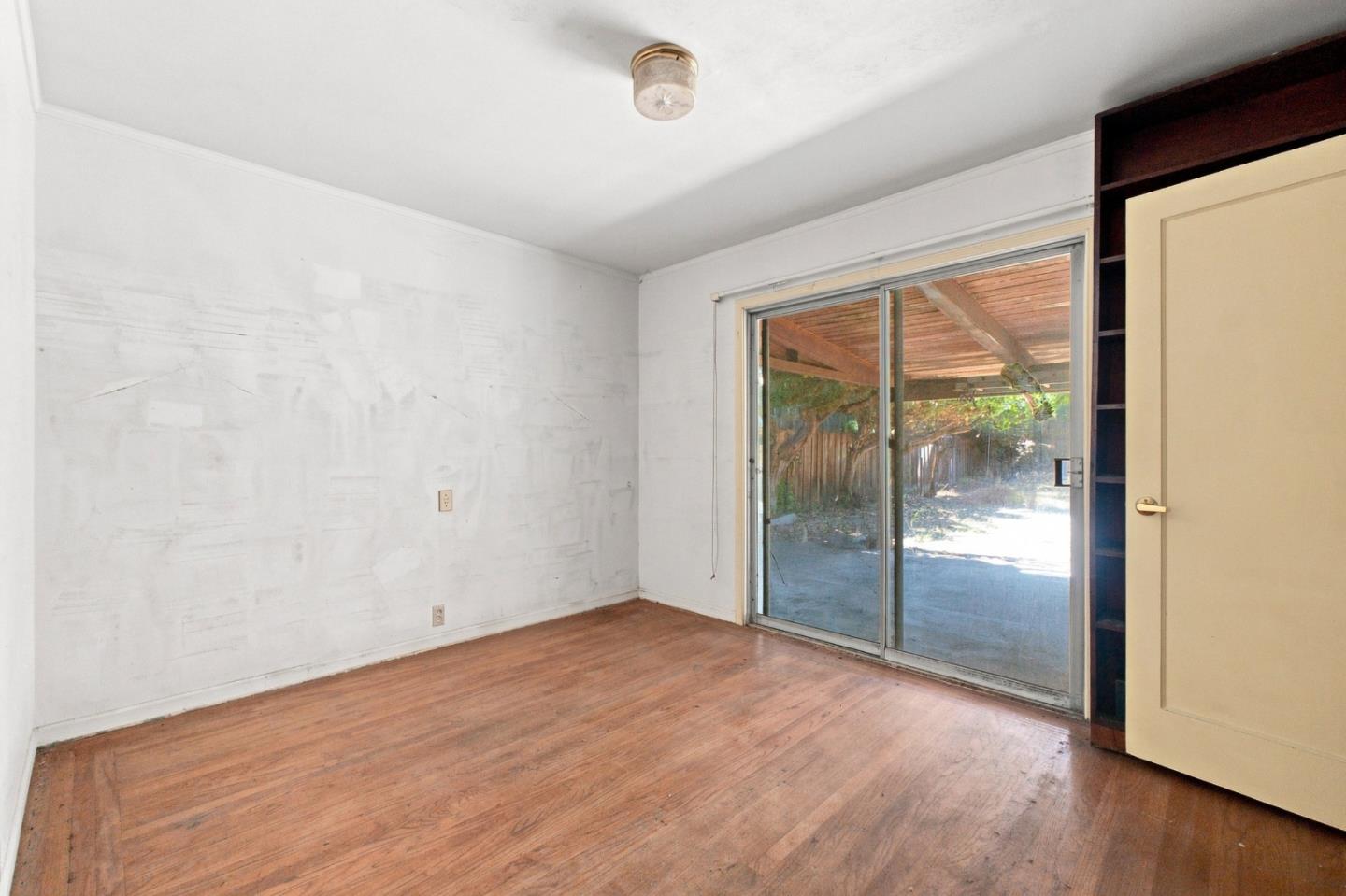 2102 Walnut Grove AVE
