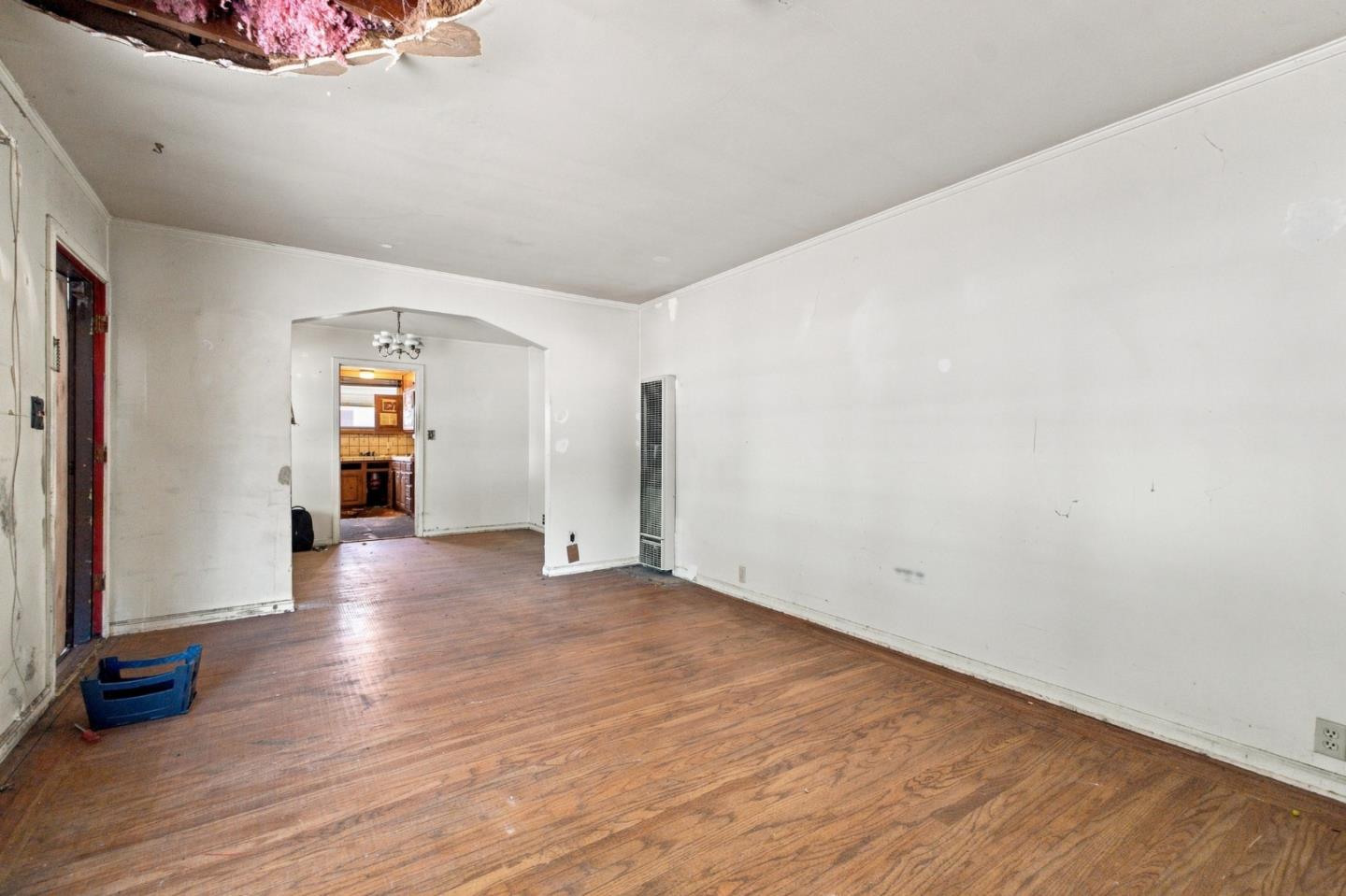 2102 Walnut Grove AVE