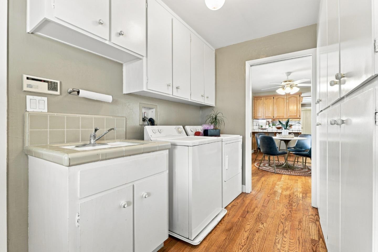 1427 Glen Ellen WAY