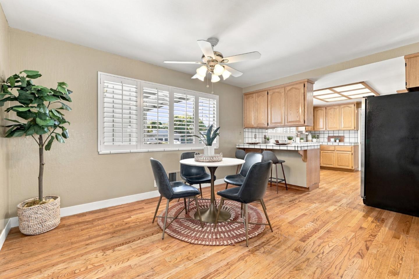 1427 Glen Ellen WAY