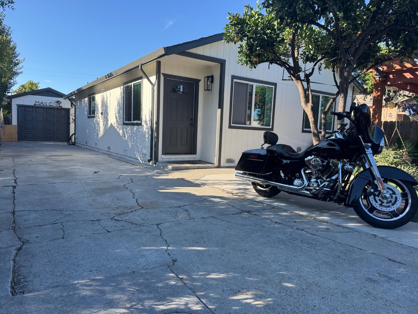76 Sunset CT