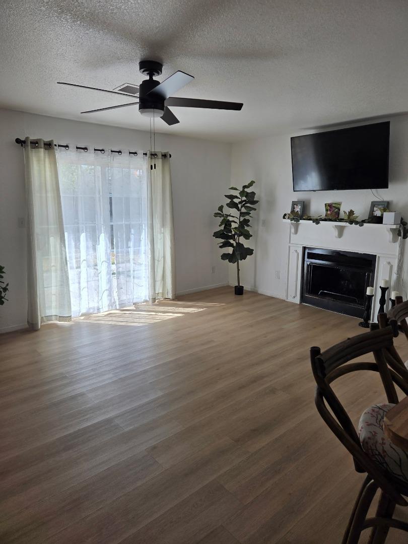515 N Santa Monica ST