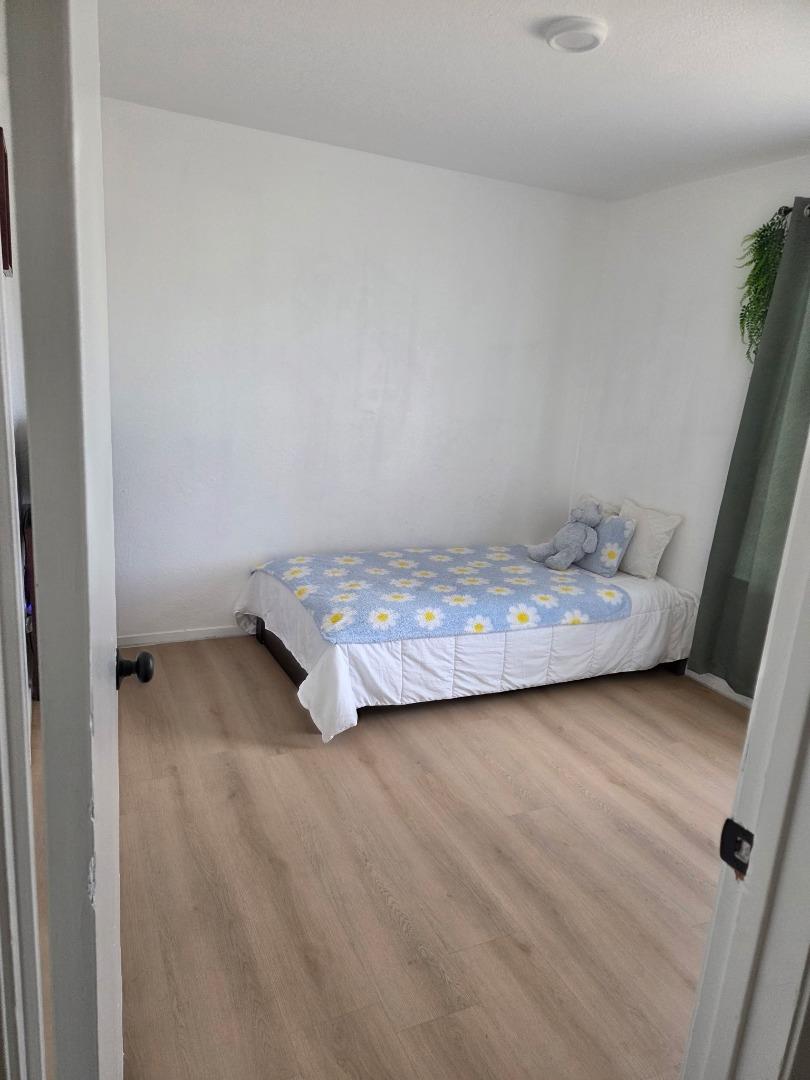 515 N Santa Monica ST