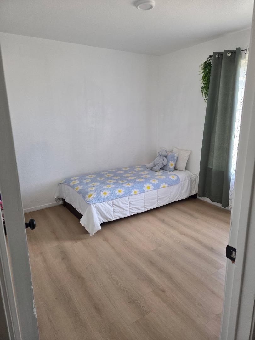 515 N Santa Monica ST
