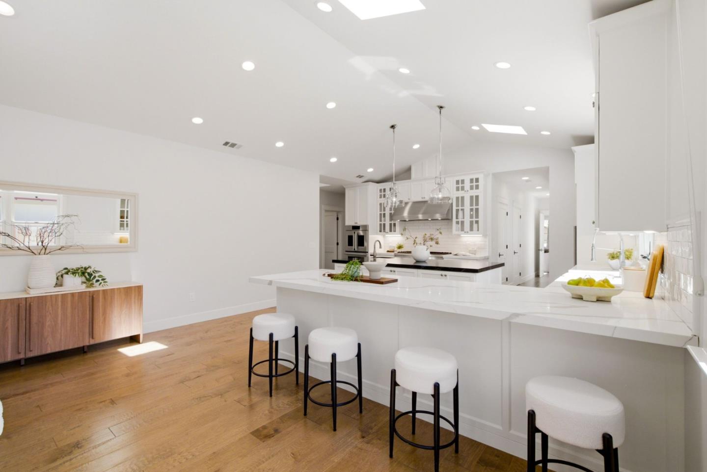 1063 Carolyn AVE