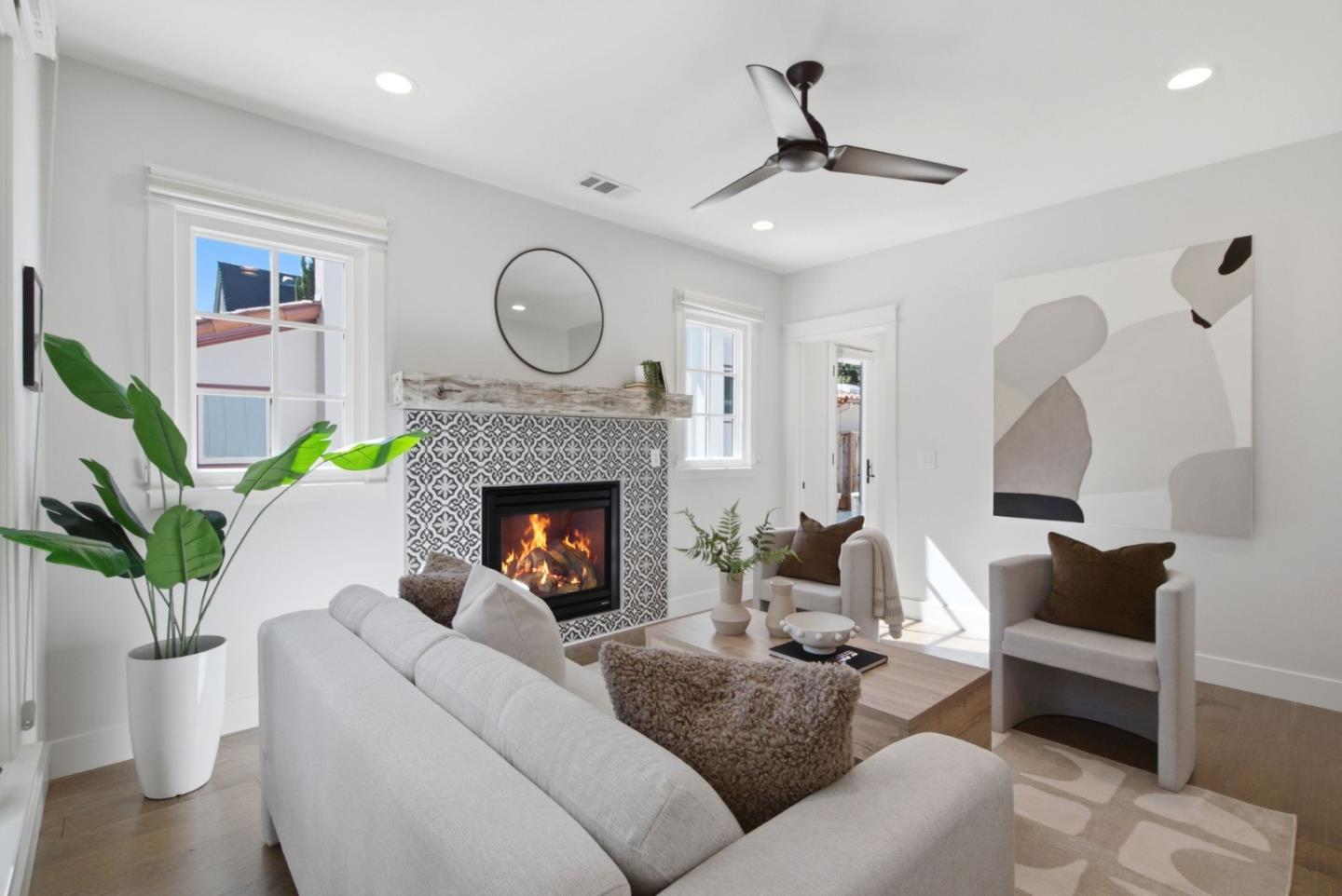 1063 Carolyn AVE